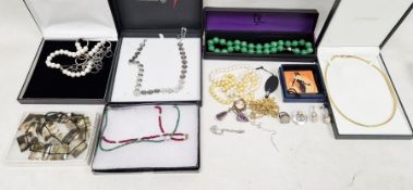 Quantity of costume jewellery to include pearls