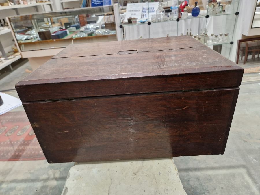 Stained wood canteen comprising a top shelf with two drawers below, containing assorted EPNS - Image 6 of 11