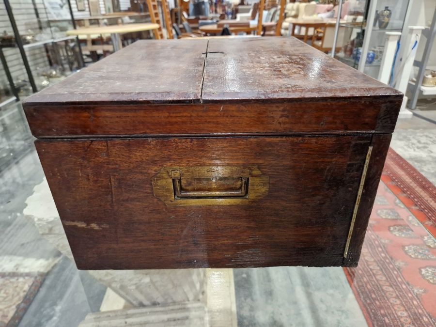 Stained wood canteen comprising a top shelf with two drawers below, containing assorted EPNS - Image 5 of 11