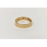 9ct gold wedding ring, 3.2g approx.