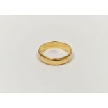 18ct gold wedding band, 2.8g