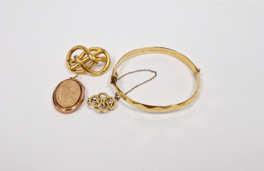 Gold-coloured metal small knot brooch with engraving, another gilt-metal knot-pattern brooch, a