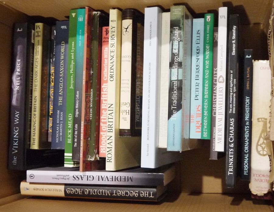 Quantity of books relating to archeology, the Cotswolds, architecture and antiquities, to - Image 2 of 3