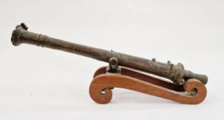 Bronze Lantaka swivel cannon, 17th/18th century, probably Malayan with scroll decoration, 69cm long,