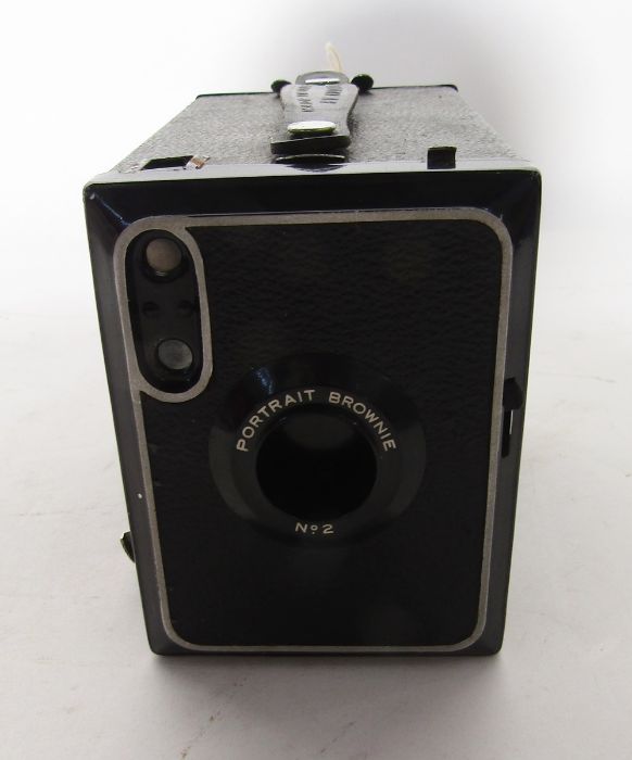 Kodak portrait Brownie no 2 box camera, in original case, together with a collection of other - Image 4 of 8