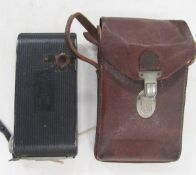 Collection of early 20th century folding cameras, to include a Voigtlander Bessa, Kodak, Zeiss Ikon,