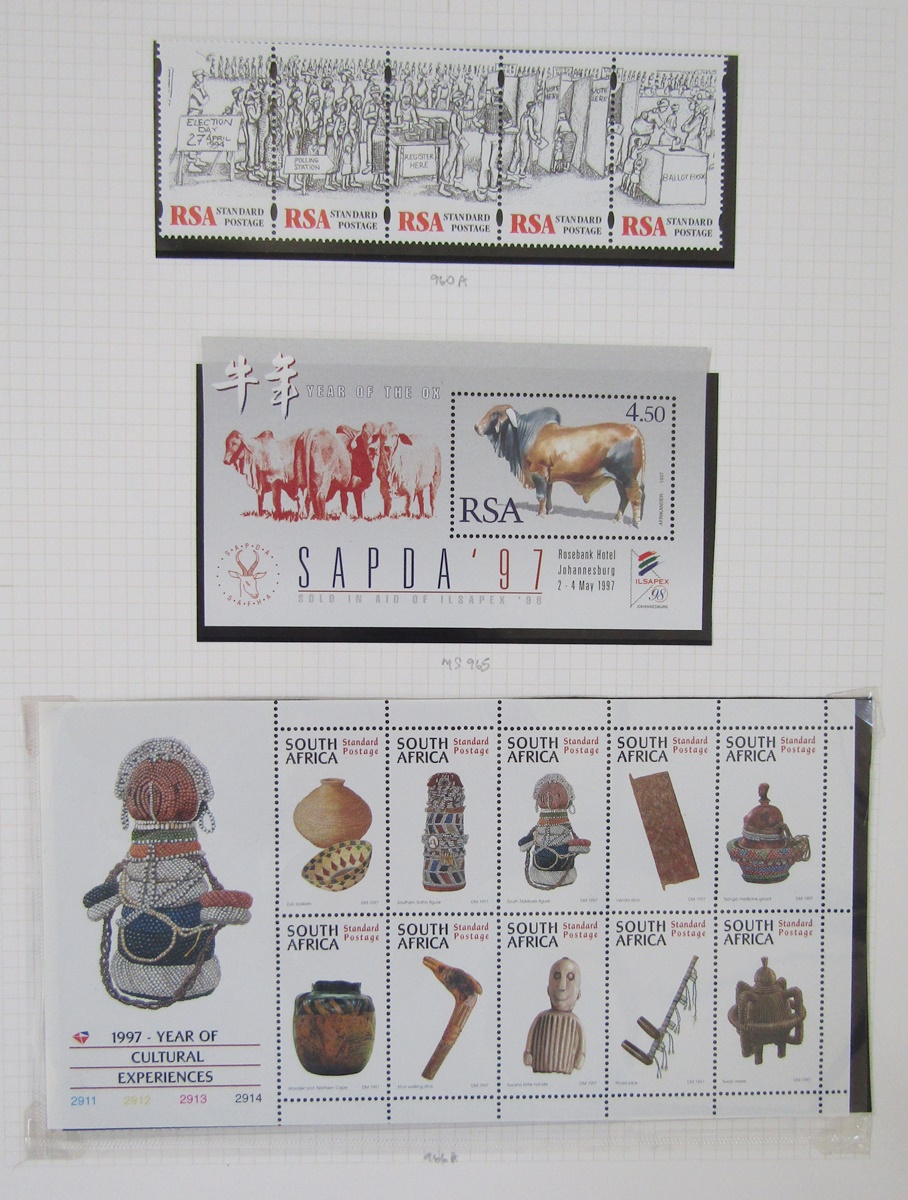 South Africa stamps: album, folder, and 4 stock books of definitives, commemoratives, officials - Image 11 of 18