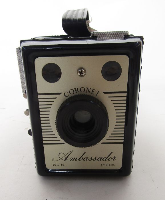 Kodak portrait Brownie no 2 box camera, in original case, together with a collection of other - Image 5 of 8