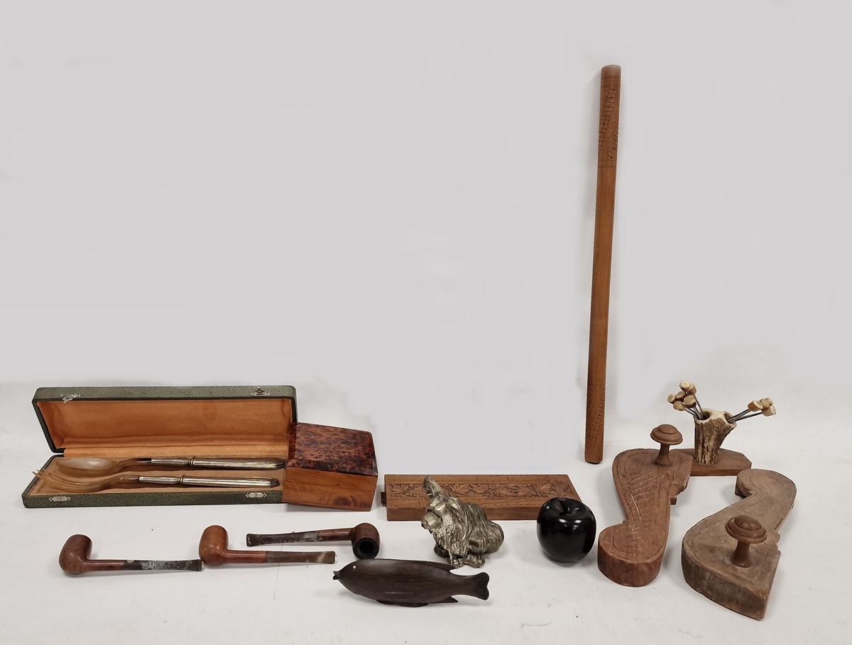 Pair of cased horn silver-plated mounted servers, an antler-mounted set of olive sticks, a pair of