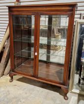 Mahogany glazed display cabinet, the two bevelled edged doors opening to reveal three adjustable