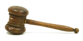 Turned wooden gavel, early 20th century, 15cm long