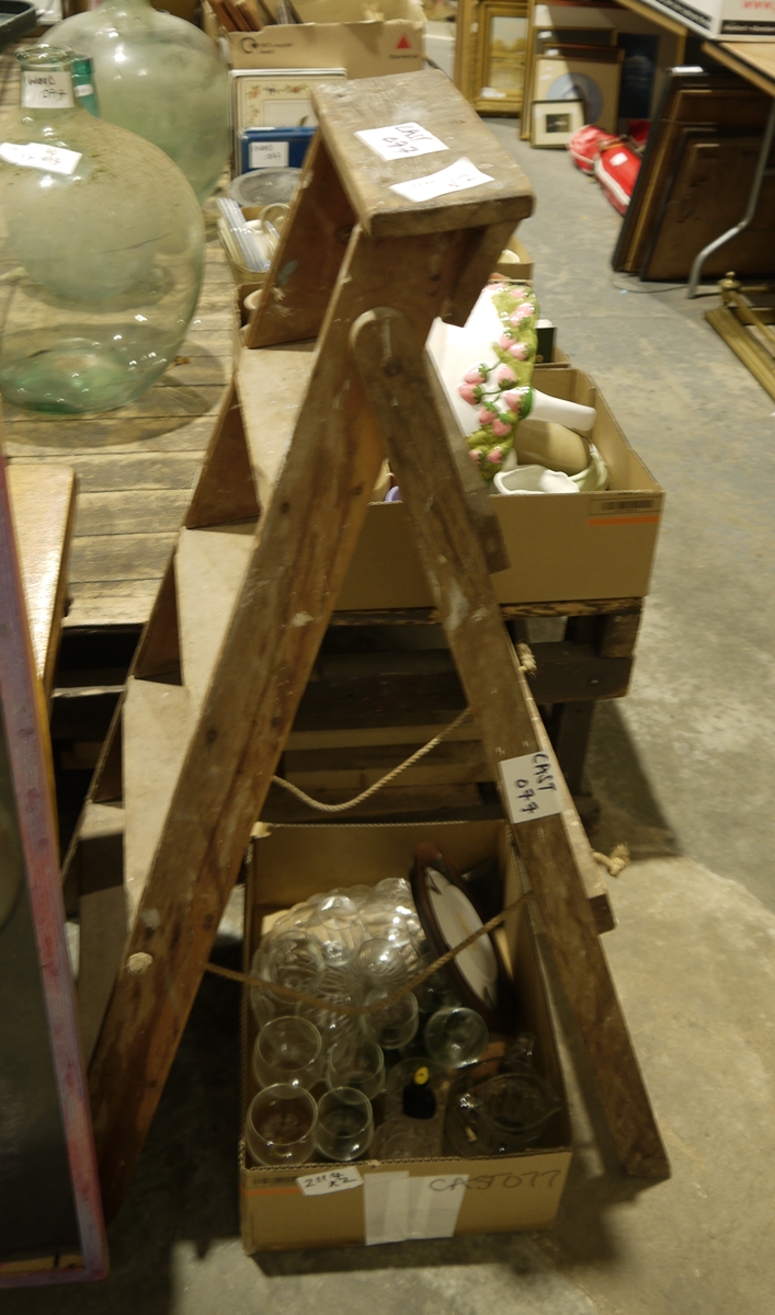 Vintage wooden stepladder and a box of assorted glassware (2) - Image 2 of 2