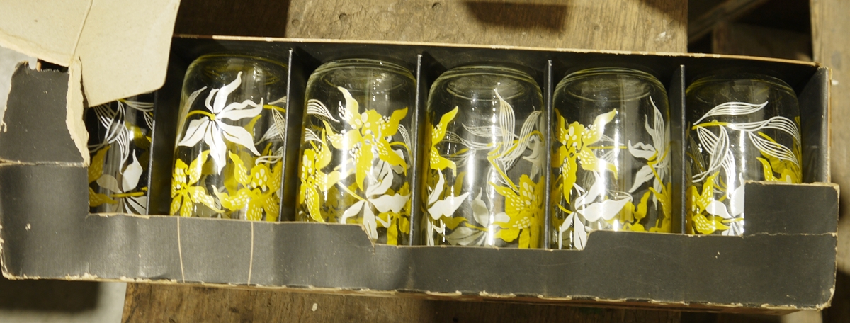 12 piece Stowaway International Tea and Coffee Set in original box, a Sherdley glass set in original - Image 3 of 8