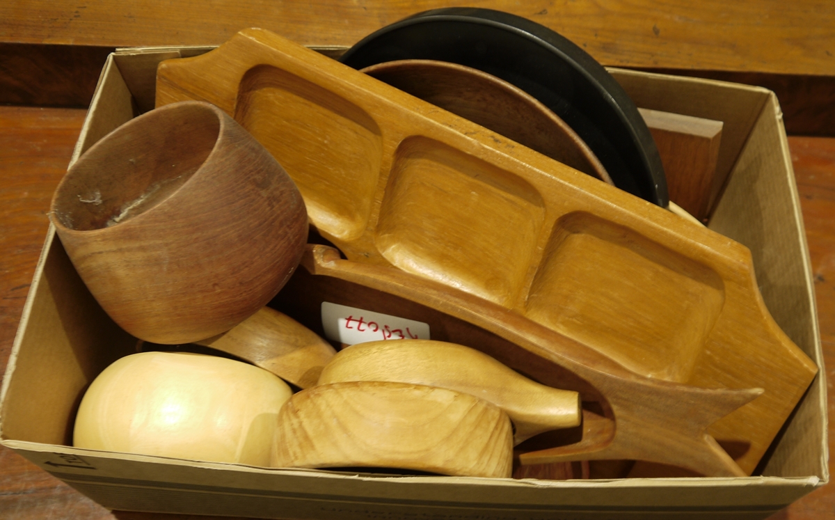 Large quantity of treen to include salad bowls, containers, pair of wooden clogs, carved wooden cat, - Image 2 of 3