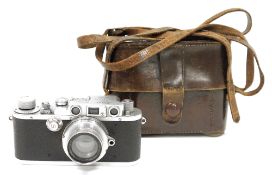 A vintage Leica D.R.P Ernst Leitz Wetzlar 35mm camera, serial no. 284061 with a Wetzlar lens no.