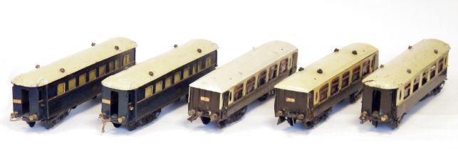 Five Hornby O gauge coaches to include 2 X Compagnie Internationale des Wagons-Lits et des Grands