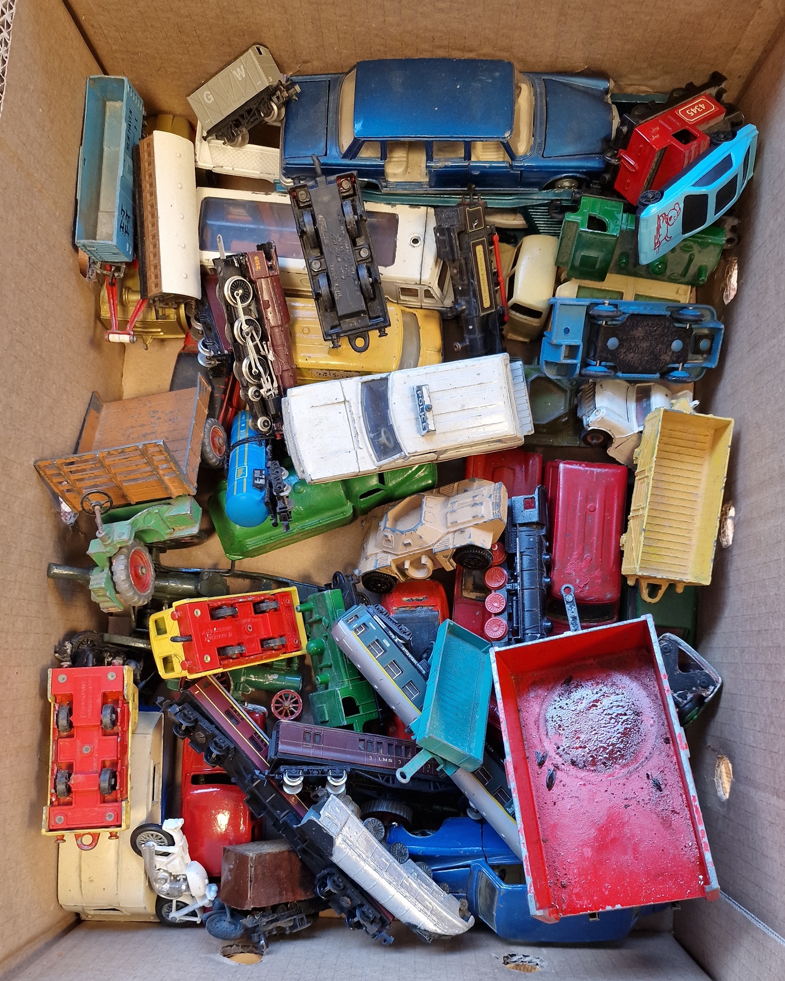 LOT WITHDRAWN Quantity of Dinky, Corgi and other diecast models to include Dinky Toys 2 X 152 Roll - Image 2 of 2