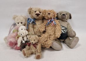 Quantity of gold plush and other teddy bears, principally early 20th century in style, to include