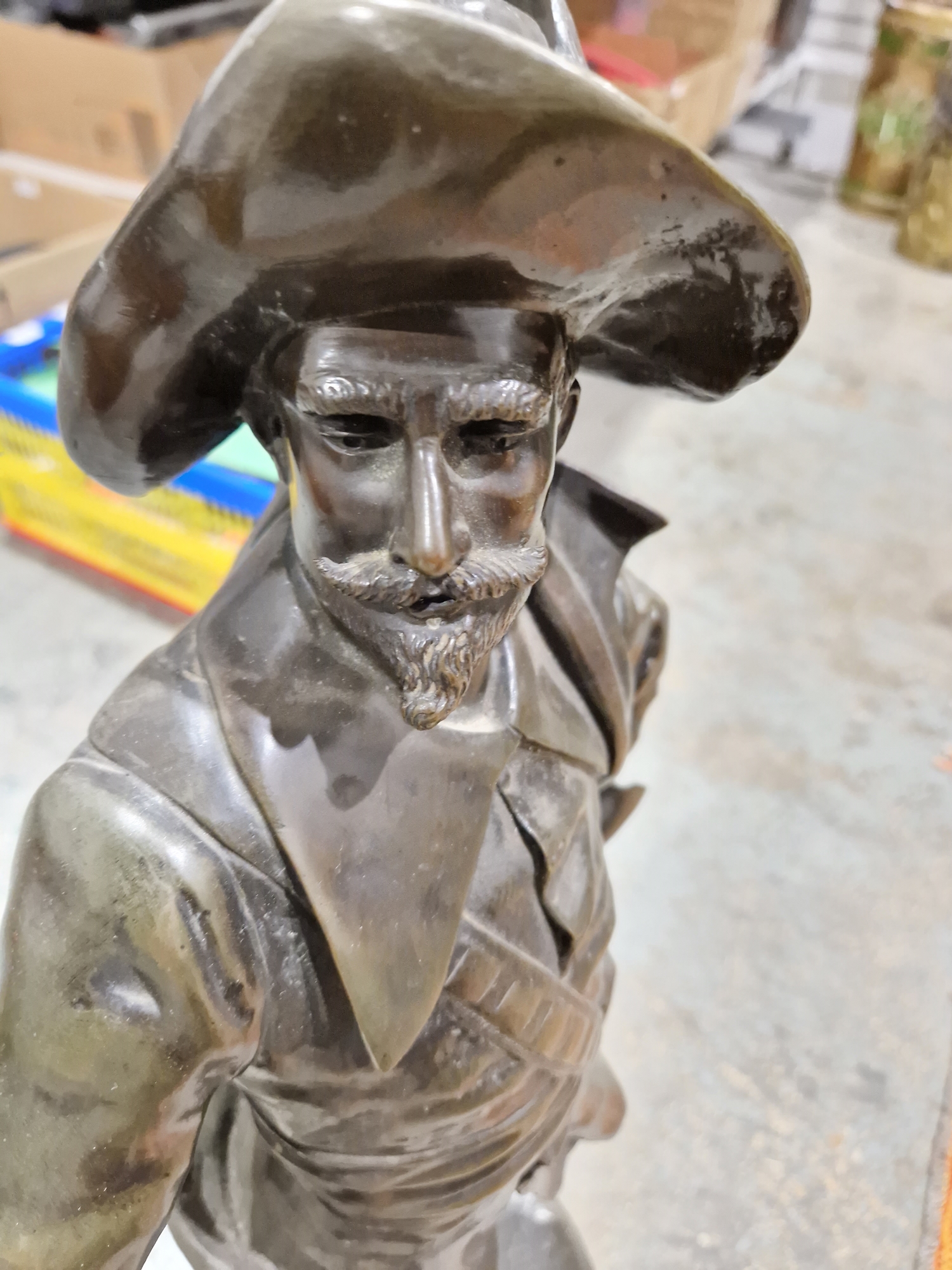 Lucien Eugen Olivier Heurtebise (1867-1944) bronze figure, musketeer, signed, with circular scroll - Image 7 of 18