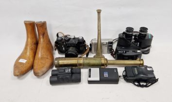 Pair of Edwardian wood boot lasts, a Kohler & Son hunting horn, a Victorian brass telescope, a
