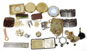 Assorted vintage compacts including Stratton, a Victorian beadwork purse, an early 20th century