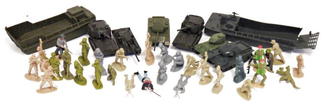 Large quantity of Britains plastic soldiers, tanks, etc.( 1 box)
