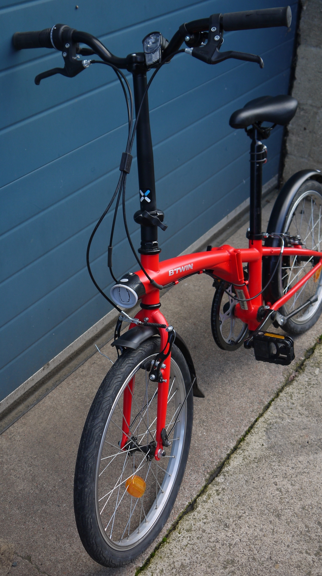 Red painted B-Twin folding bicycle - Image 2 of 3