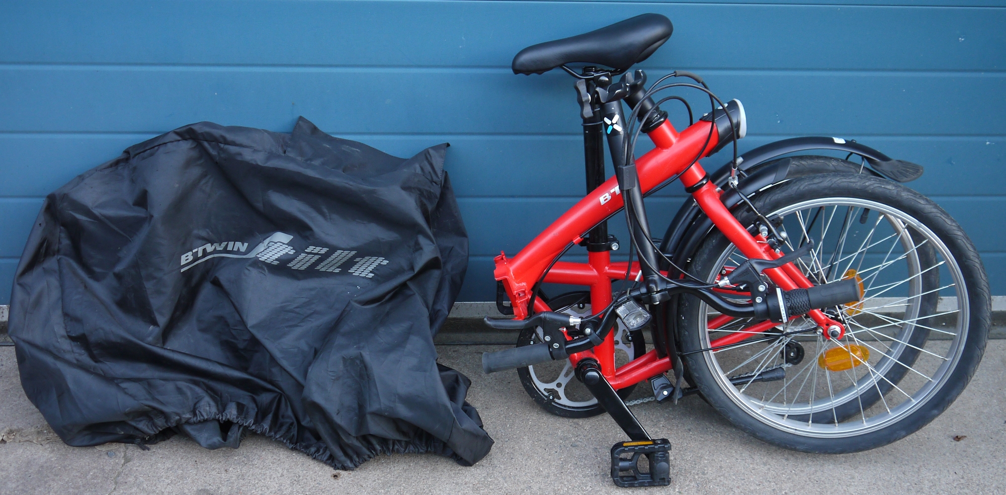 Red painted B-Twin folding bicycle - Image 3 of 3