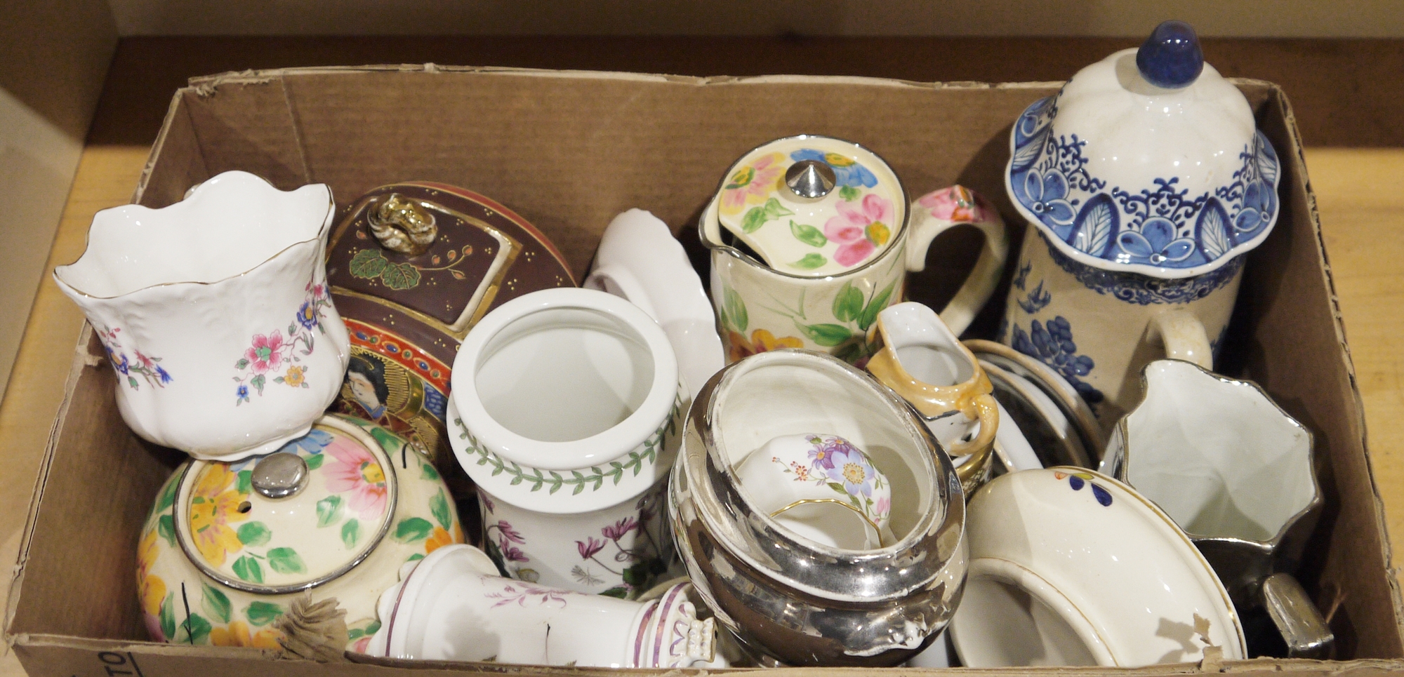 LOT WITHDRAWN An Aynsley china part tea service to include cups and saucers, cream jug, sugar bowl - Image 3 of 3