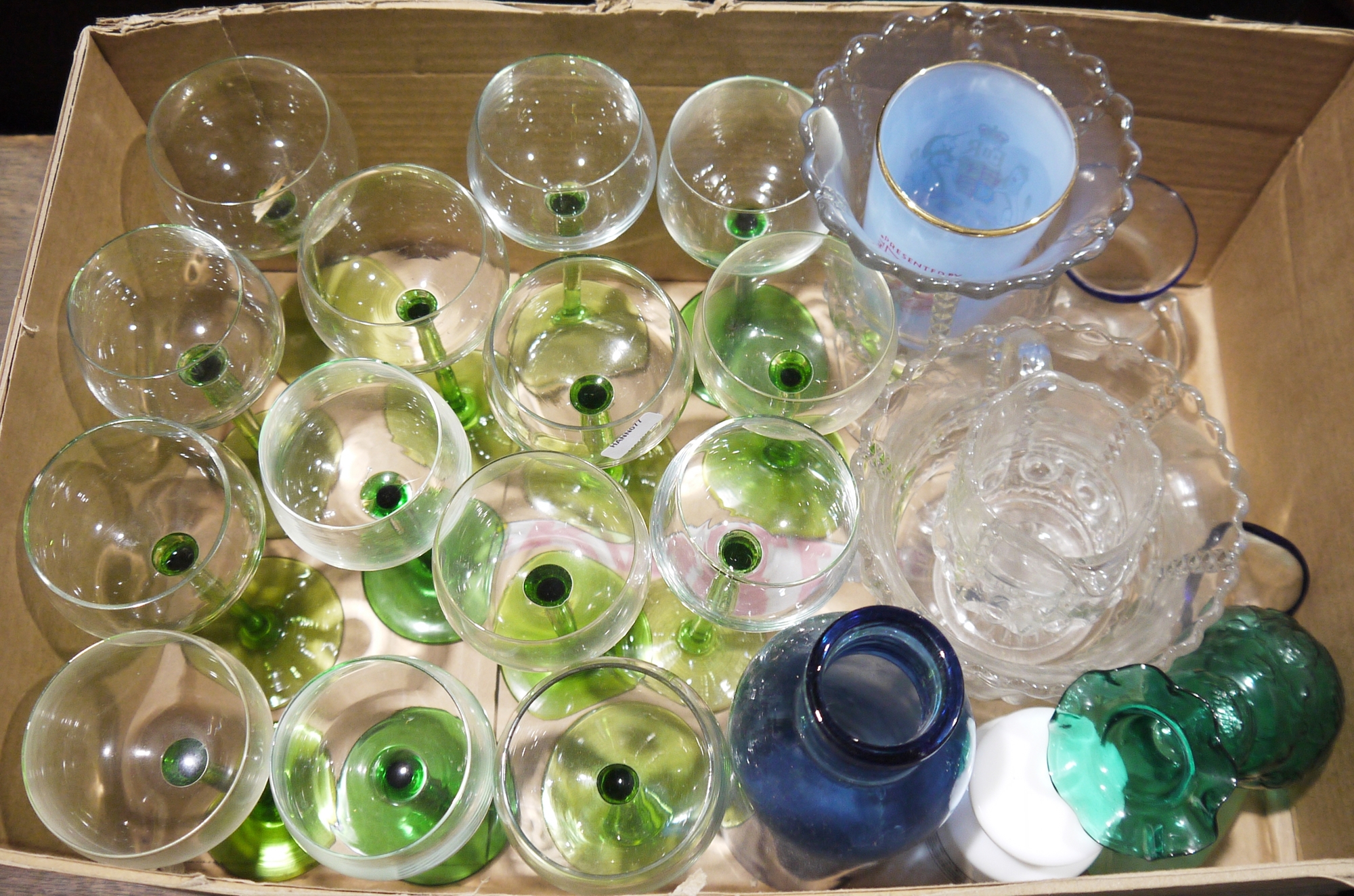 Set of 14 green stemmed hock glasses, a small quantity of irridescent and milk glass bowls and - Image 2 of 4