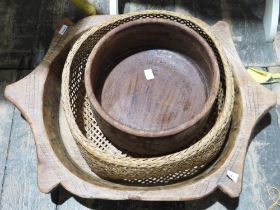 Large carved wooden bread platter, a woven basket and a wooden salad bowl (3)