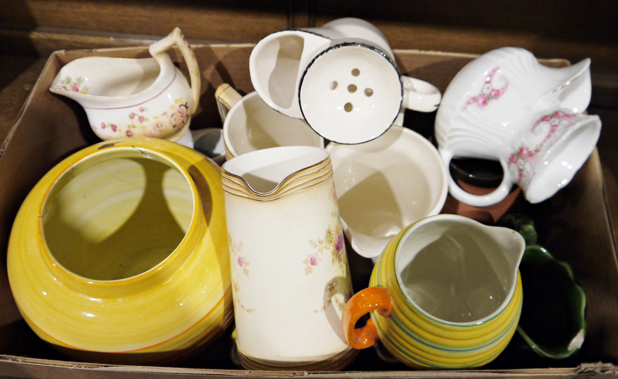 Large Shelley pottery vase of ovoid form, a quantity of Royal commemorative cups and further