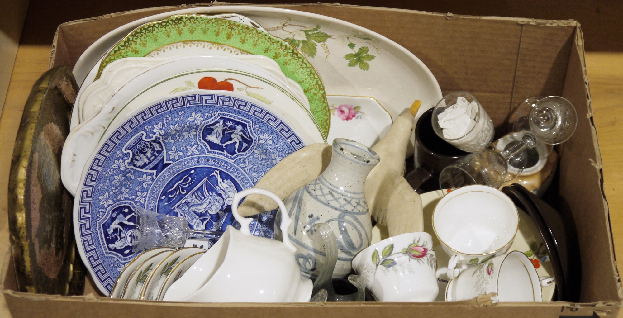 LOT WITHDRAWN An Aynsley china part tea service to include cups and saucers, cream jug, sugar bowl - Image 2 of 3