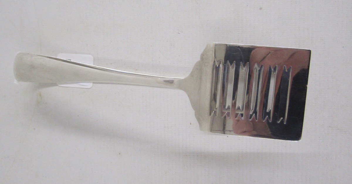 George V silver set of asparagus tongs, hallmarked Sheffield 1925, by William Hutton & Sons Ltd, - Image 4 of 4