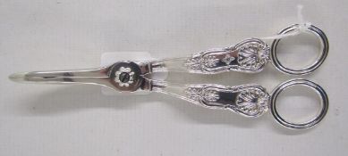 Pair of George IV silver grape scissors, hallmarked London 1827, by WE, 17cm long, 65.4/2.1ozt