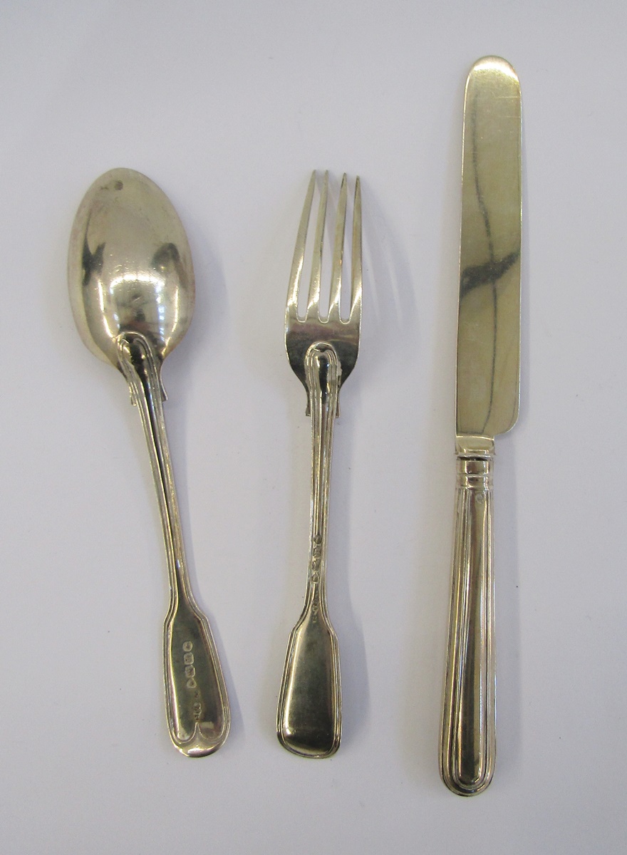 Victorian silver child's christening set viz:- spoon, fork and knife, fiddle and thread pattern, - Image 2 of 5