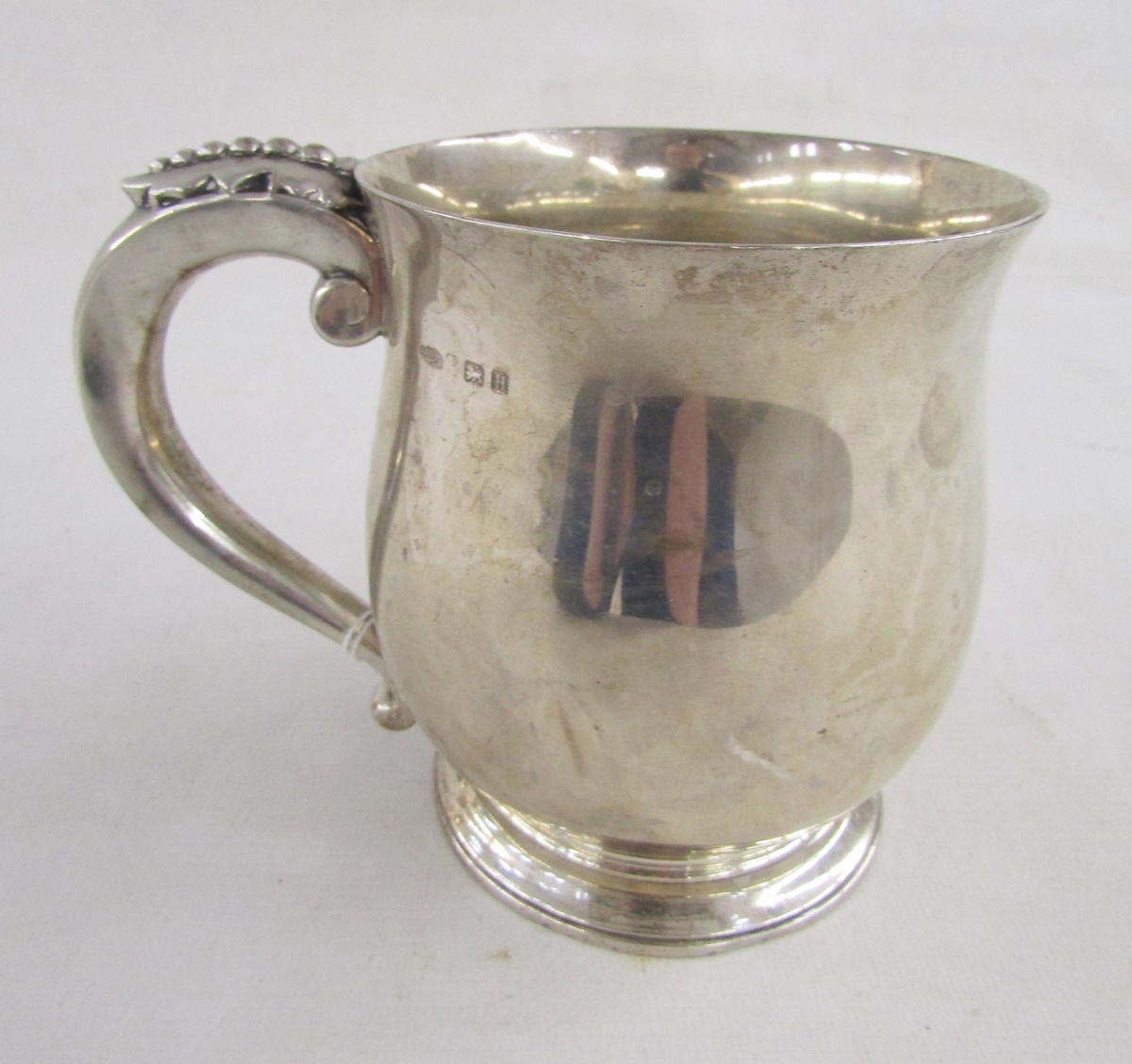 George V silver baluster mug by Asprey & Co, with leaf finial to the handle, engraved initial to - Image 2 of 6