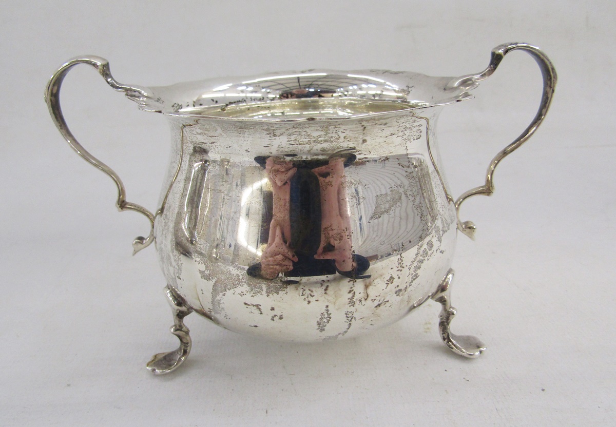 George V silver teapot, raised on four bun style feet, hallmarked Sheffield 1929, by Atkin Brothers, - Image 9 of 10