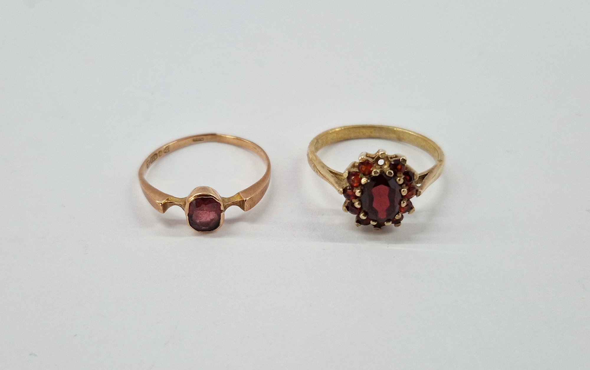 9ct gold and single stone garnet ring, 1g approx., and a silver-gilt garnet cluster ring both size M