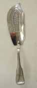 George III silver fish slice, with fiddle pattern handle, hallmarked London 1778, maker's mark