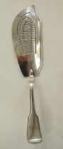 George III silver fish slice, with fiddle pattern handle, hallmarked London 1778, maker's mark