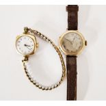 Early 20th century 9ct gold cased wristwatch, the circular dial having Roman numerals denoting