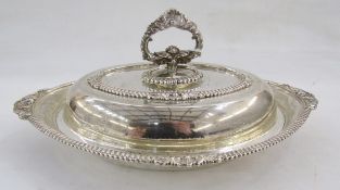 George V silver lidded entree serving dish by Elkington & Co, with reeded borders and acanthus