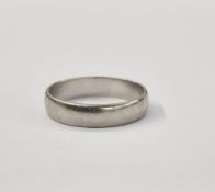 Platinum wedding band 5.2g size P1/2