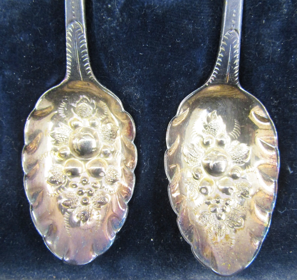 Georgian matched set of silver berry spoons, with later decoration, gilt bowls, hallmarks include - Image 4 of 6