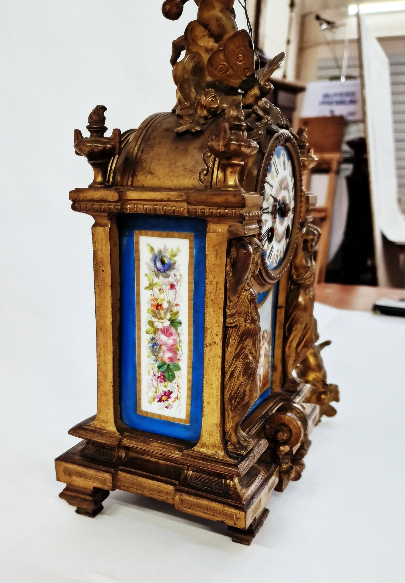 Late 19th century French Sevres-style gilt metal and porcelain mounted mantel clock surmounted - Image 2 of 4