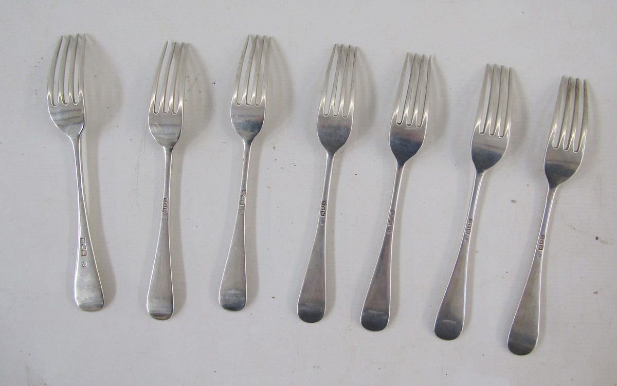 Set of seven late Victorian silver dessert forks, old English pattern handles, hallmarked London - Image 2 of 3