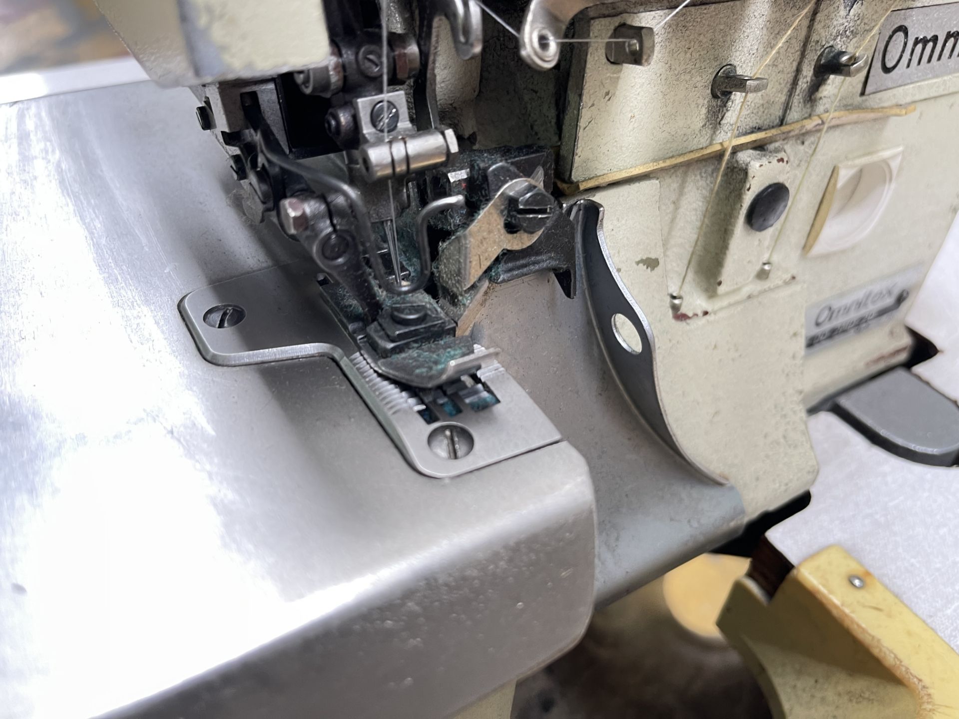 Omnitex C07-00-2ND-20 Overlocker Sewing Machine S/No: 017799 - Image 6 of 8
