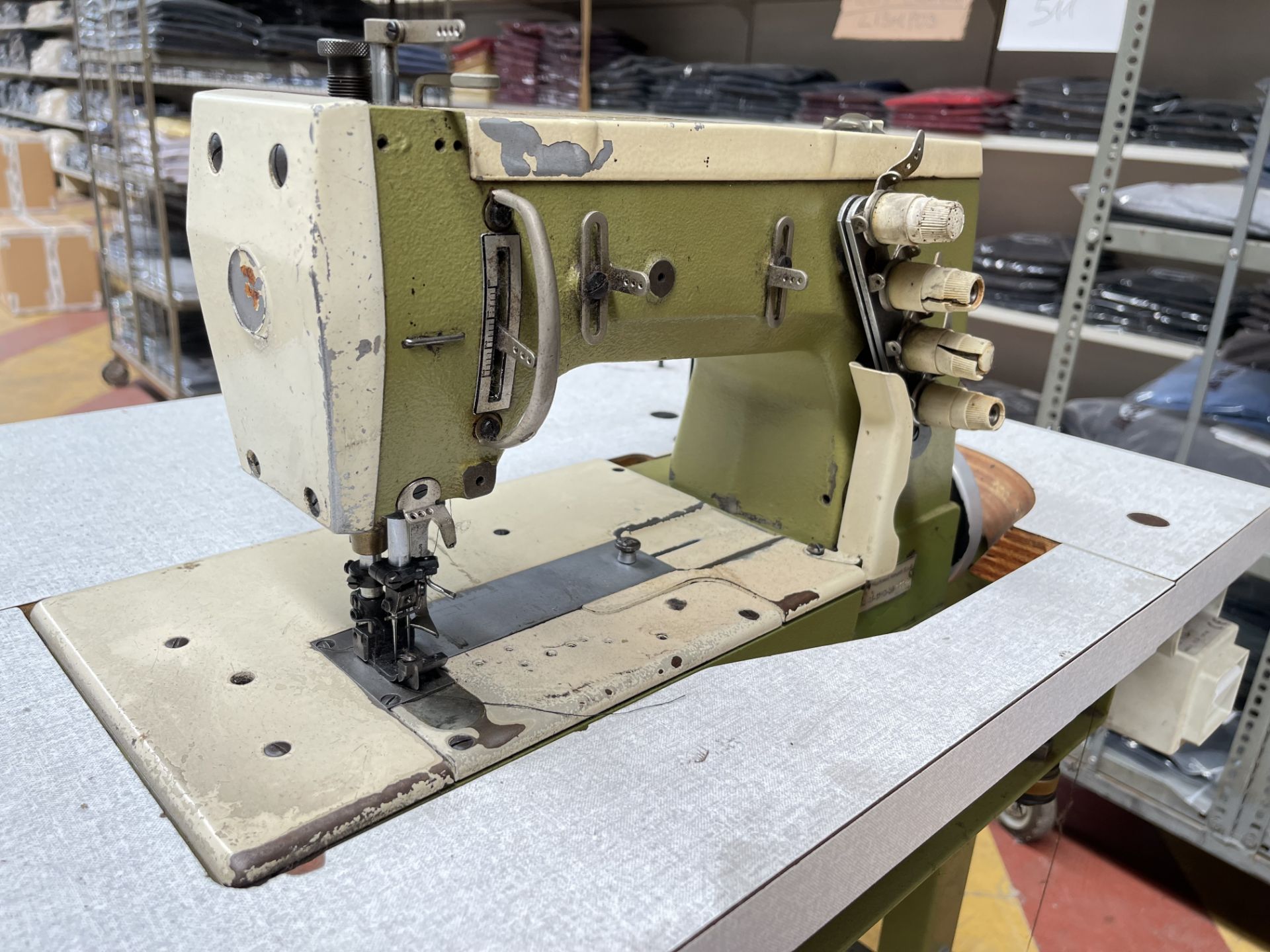 Rimoldi 263-46-3MD-05\133.82 Industrial Sewing machine. S/No 670465 - Image 4 of 9