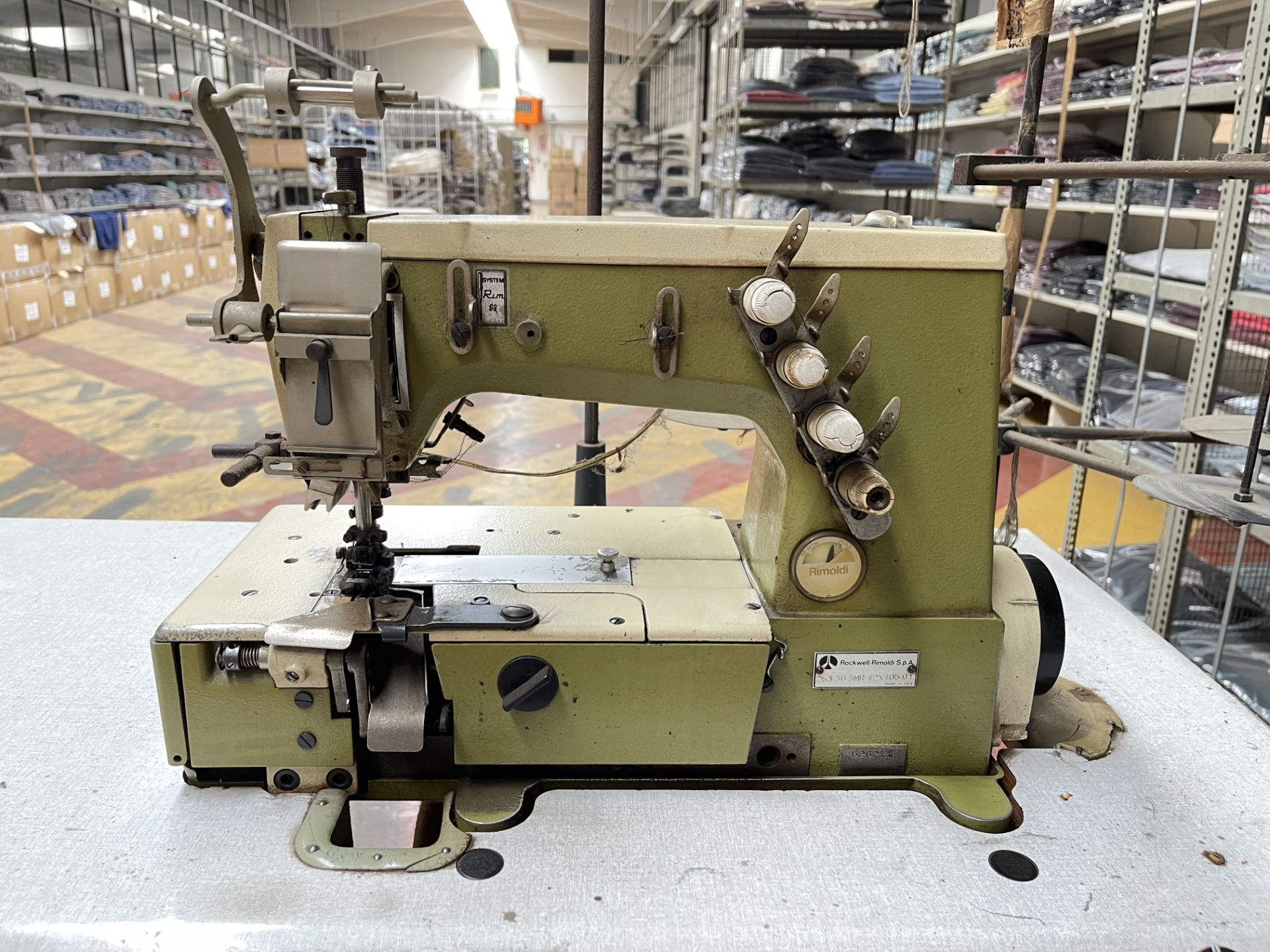 Rimoldi 263 30 3MR 42\105 01 Industrial Sewing machine. S/No 626211 - Image 3 of 9